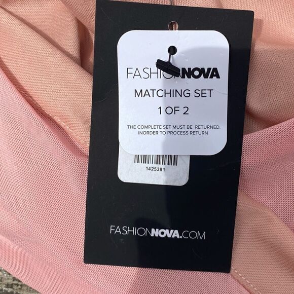 Fashion Nova Flowey Peach Crop Top/Cami. Size XS. NWT - Picture 4 of 7